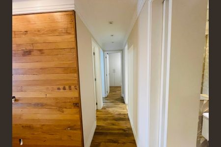 Apartamento à venda com 103m², 3 quartos e 2 vagasCorredor interno