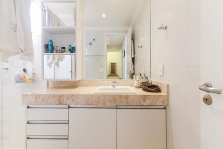 Apartamento à venda com 98m², 3 quartos e 2 vagasBanheiro da Suíte