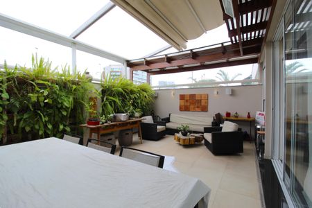 Varanda Sala de TV de apartamento à venda com 3 quartos, 215m² em Moema, São Paulo