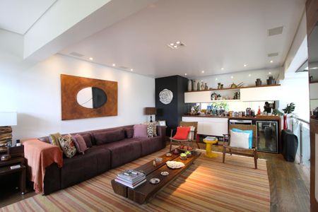 Apartamento à venda com 215m², 3 quartos e 3 vagasSala de TV