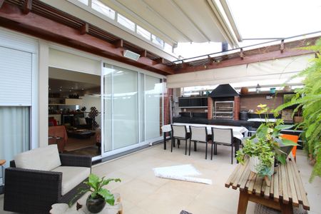 Varanda Sala de TV de apartamento à venda com 3 quartos, 215m² em Moema, São Paulo