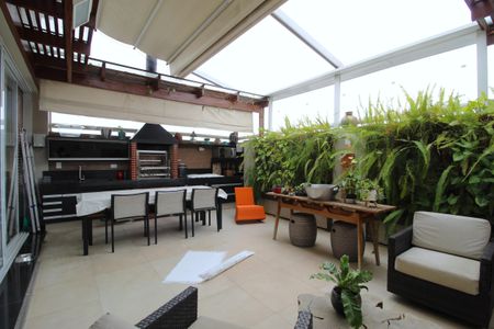 Apartamento à venda com 215m², 3 quartos e 3 vagasVaranda Sala de TV