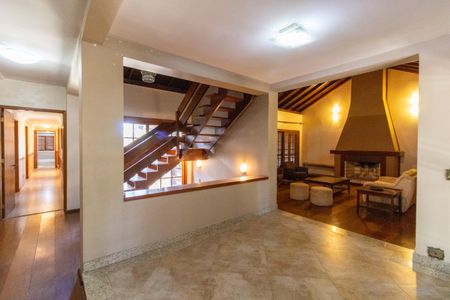 Casa de condomínio à venda com 504m², 4 quartos e 8 vagas Casa de condomínio à venda com 504m², 4 quartos e 8 vagasHall de entrada