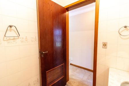 Casa de condomínio à venda com 504m², 4 quartos e 8 vagas Casa de condomínio à venda com 504m², 4 quartos e 8 vagasBanheiro da Suíte 4