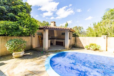 Casa de condomínio à venda com 504m², 4 quartos e 8 vagas Casa de condomínio à venda com 504m², 4 quartos e 8 vagasQuintal