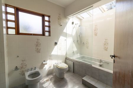 Casa de condomínio à venda com 504m², 4 quartos e 8 vagas Casa de condomínio à venda com 504m², 4 quartos e 8 vagasBanheiro da Suíte 3