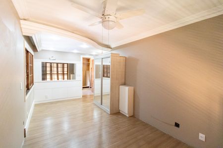 Casa de condomínio à venda com 504m², 4 quartos e 8 vagas Casa de condomínio à venda com 504m², 4 quartos e 8 vagasSuíte 3