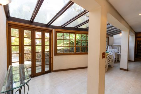 Casa de condomínio à venda com 504m², 4 quartos e 8 vagas Casa de condomínio à venda com 504m², 4 quartos e 8 vagasChurrasqueira