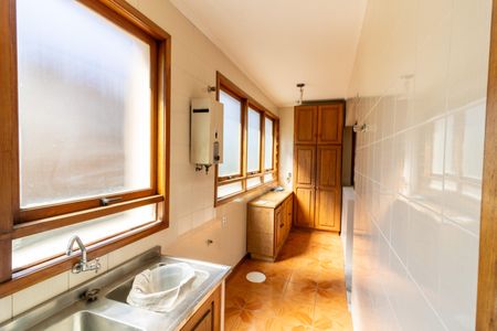 Casa de condomínio à venda com 504m², 4 quartos e 8 vagas Casa de condomínio à venda com 504m², 4 quartos e 8 vagasÁrea de Serviço