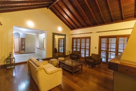 Casa de condomínio à venda com 504m², 4 quartos e 8 vagas Casa de condomínio à venda com 504m², 4 quartos e 8 vagasSala