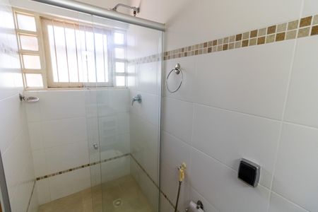 Casa de condomínio à venda com 504m², 4 quartos e 8 vagas Casa de condomínio à venda com 504m², 4 quartos e 8 vagasBanheiro da Suíte 1
