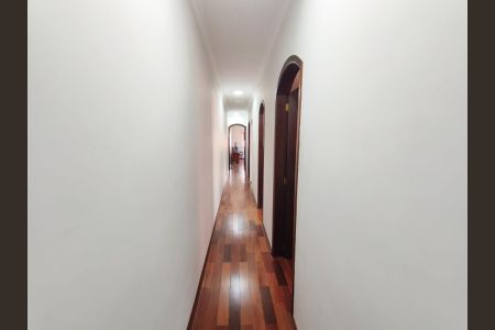 Casa para alugar com 250m², 4 quartos e 6 vagasCorredor