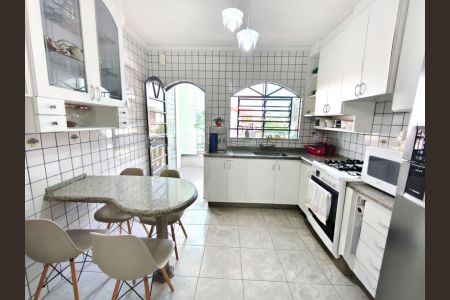 Casa para alugar com 250m², 4 quartos e 6 vagasCozinha