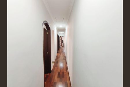 Casa para alugar com 250m², 4 quartos e 6 vagasCorredor