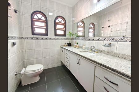 Casa para alugar com 250m², 4 quartos e 6 vagasBanheiro