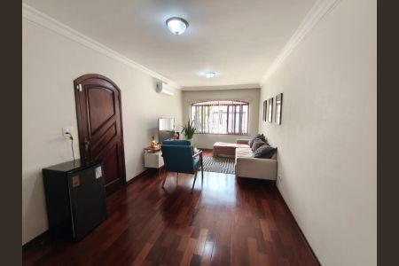 Casa para alugar com 250m², 4 quartos e 6 vagasSala