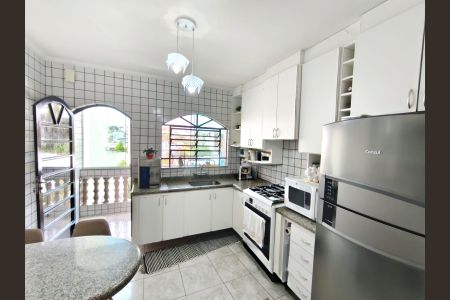 Casa para alugar com 250m², 4 quartos e 6 vagasCozinha