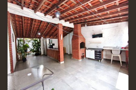 Casa para alugar com 250m², 4 quartos e 6 vagasÁrea Externa