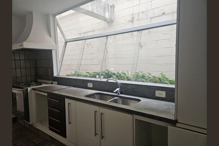 Casa à venda com 3 quartos, 340m² em Campo Belo, São Paulo