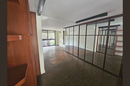 Casa à venda com 3 quartos, 340m² em Campo Belo, São Paulo