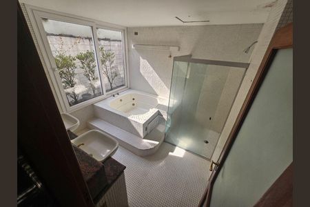 Casa à venda com 3 quartos, 340m² em Campo Belo, São Paulo