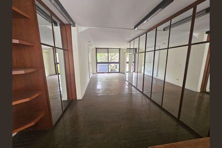Casa à venda com 3 quartos, 340m² em Campo Belo, São Paulo