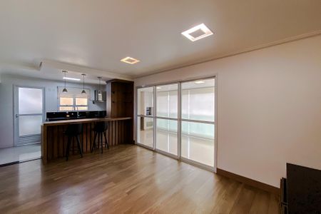 Sala de apartamento à venda com 3 quartos, 107m² em Vila Lucia Elvira, São Paulo