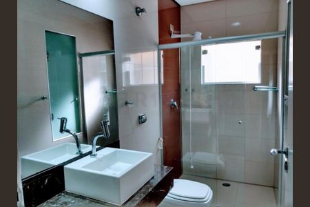 Casa à venda com 3 quartos, 220m² em Jardim Jabaquara, São Paulo