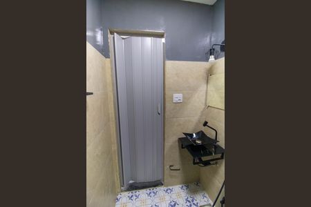 Banheiro de kitnet/studio para alugar com 1 quarto, 22m² em Centro, Niterói