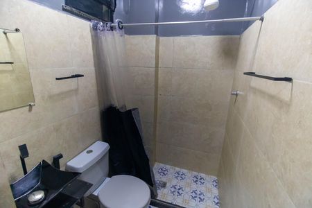 Banheiro de kitnet/studio para alugar com 1 quarto, 22m² em Centro, Niterói