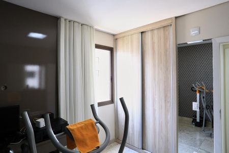 Apartamento à venda com 147m², 4 quartos e 3 vagasQuarto 2