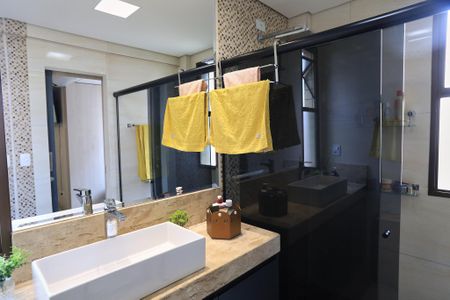 Apartamento à venda com 147m², 4 quartos e 3 vagasBanheiro da Suíte