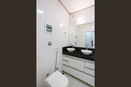 Casa para alugar com 240m², 3 quartos e 4 vagasBanheiro da Suíte 1