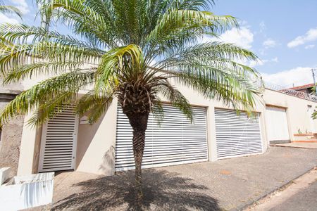 Casa para alugar com 240m², 3 quartos e 4 vagasFachada