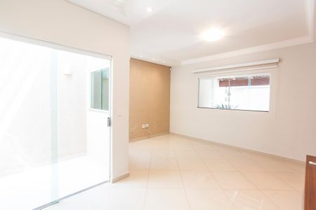 Casa para alugar com 240m², 3 quartos e 4 vagasSala