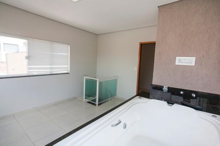 Casa para alugar com 240m², 3 quartos e 4 vagasBanheira da Suíte 1