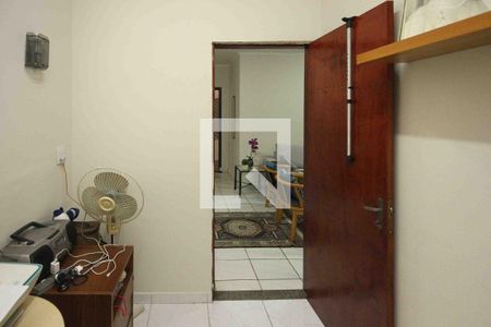 Casa à venda com 200m², 6 quartos e 4 vagasQuarto 2 Casa 2