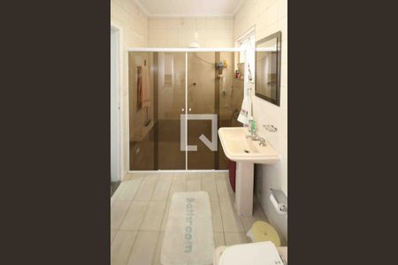 Casa à venda com 200m², 6 quartos e 4 vagasBanheiro 2