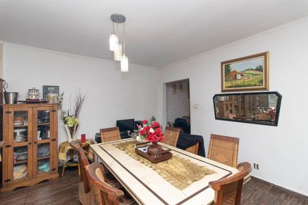 Casa à venda com 190m², 5 quartos e 4 vagas Casa à venda com 190m², 5 quartos e 4 vagasCopa