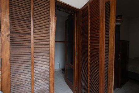 Casa à venda com 190m², 5 quartos e 4 vagas Casa à venda com 190m², 5 quartos e 4 vagasSacada