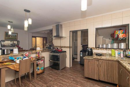 Casa à venda com 190m², 5 quartos e 4 vagas Casa à venda com 190m², 5 quartos e 4 vagasCozinha