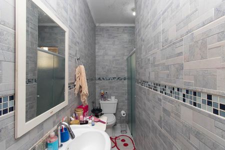 Casa à venda com 190m², 5 quartos e 4 vagas Casa à venda com 190m², 5 quartos e 4 vagasBanheiro da Suíte 2