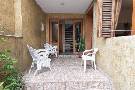 Casa à venda com 190m², 5 quartos e 4 vagas Casa à venda com 190m², 5 quartos e 4 vagasHall de entrada