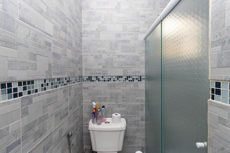 Casa à venda com 190m², 5 quartos e 4 vagas Casa à venda com 190m², 5 quartos e 4 vagasBanheiro da Suíte 2