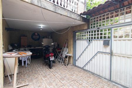 Casa à venda com 190m², 5 quartos e 4 vagas Casa à venda com 190m², 5 quartos e 4 vagasGaragem