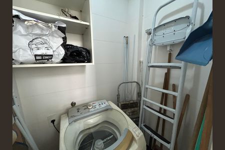 Apartamento à venda com 79m², 2 quartos e sem vagaBanheiro de serviço