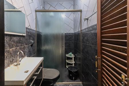 Casa à venda com 90m², 5 quartos e 1 vagaBanheiro 2