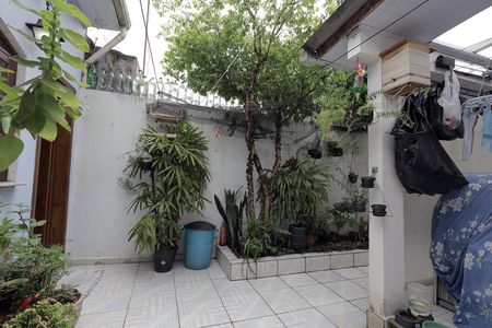 Casa à venda com 65m², 4 quartos e 1 vaga Casa à venda com 65m², 4 quartos e 1 vagaQuintal