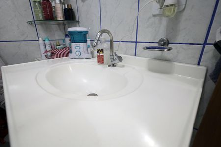 Casa à venda com 65m², 4 quartos e 1 vaga Casa à venda com 65m², 4 quartos e 1 vagaBanheiro Social