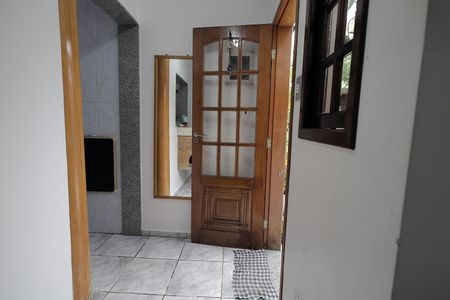 Casa à venda com 65m², 4 quartos e 1 vaga Casa à venda com 65m², 4 quartos e 1 vagaCorredor